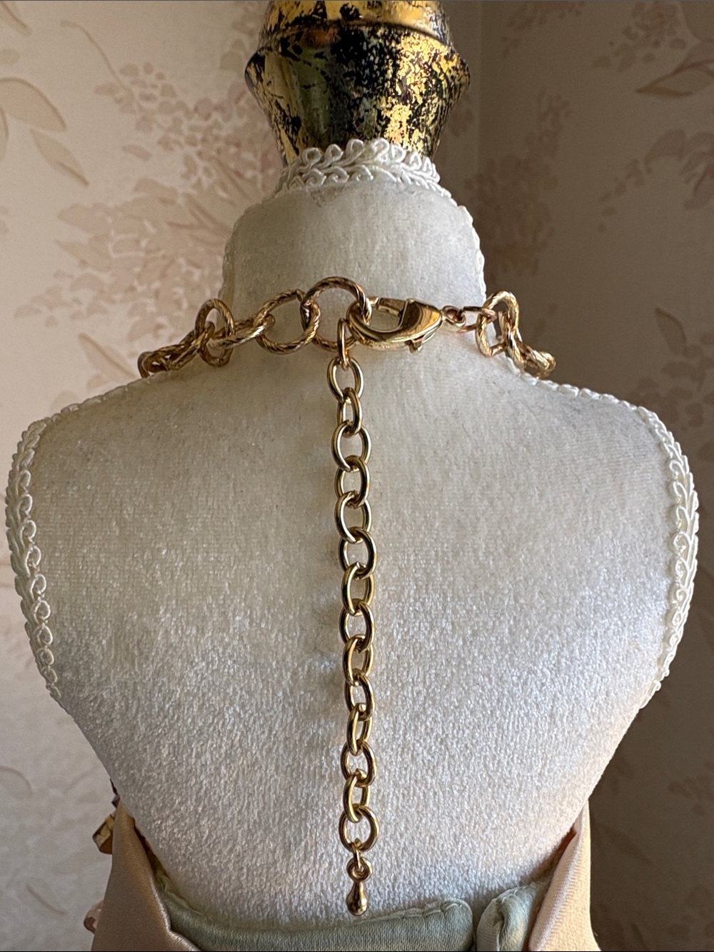 Gold-Tone Statement Necklace with Champagne and Pink Crystals - Picture 5 of 8